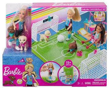 Barbie Chelsea + football pitch GHK37