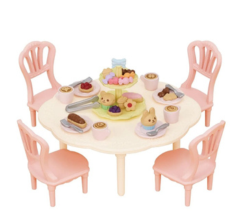 SYLVANIAN table, chairs and lots of sweets 05742