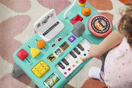 Fisher Price HRB65 musical DJ table for children