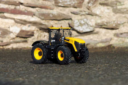 TOMY JCB Tractor Fastrac 8330 43206