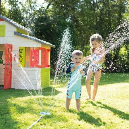 Water fountain for the garden with a garden hose 810914