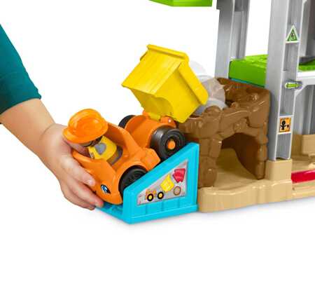 Chantier de construction avec les sons du coffret Little People HCJ64