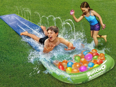 Toboggan aquatique 4,8 m + 100 ballons d'eau 56317