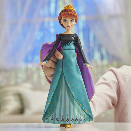 Frozen 2 Royal Singing Doll Anna E8881 E8881