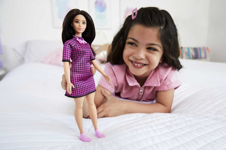 Poupée Barbie Fashionistas en robe HBV20 - une poupée à la mode pour les enfants