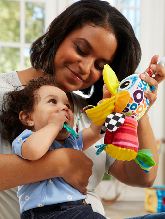 Lamaze Pelikan Oscar avec poisson bouge son bec L27518