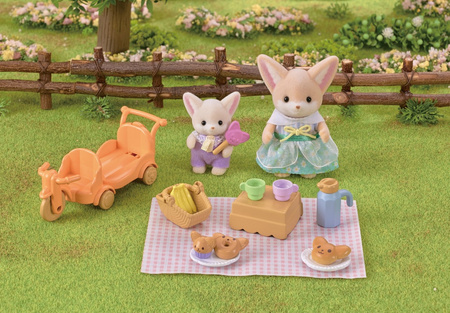 SYLVANIAN Families Desert foxes on a picnic 05698