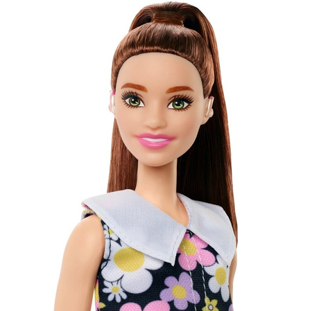 Poupée Barbie Fashionistas dans une robe HBV19