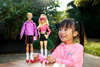 MATTEL Barbie poupée Fashion + Ken sur patins à roulettes HXK90