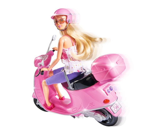 Steffi doll on a scooter 573-0282