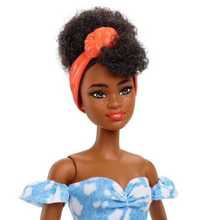 Poupée Barbie Fashionistas dans une robe HBV17