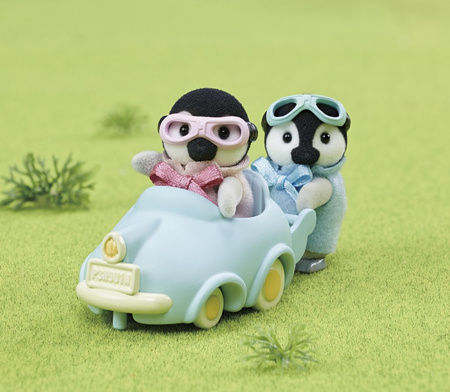 SYLVANIAN Penguins in the car 05695