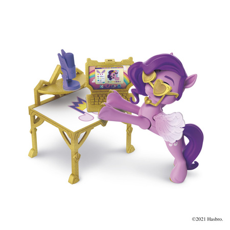 My Little Pony Pipp's Royal Chamber Transformation F3883 - Toy for Children